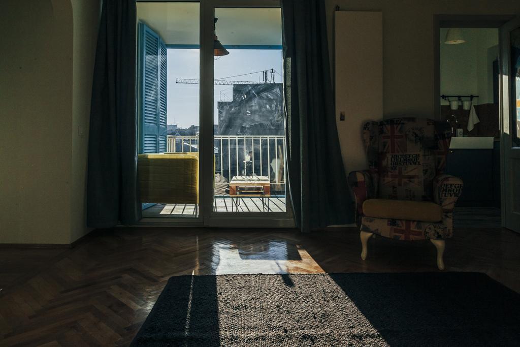 Artsy Old Town Apartment Бухарест Экстерьер фото