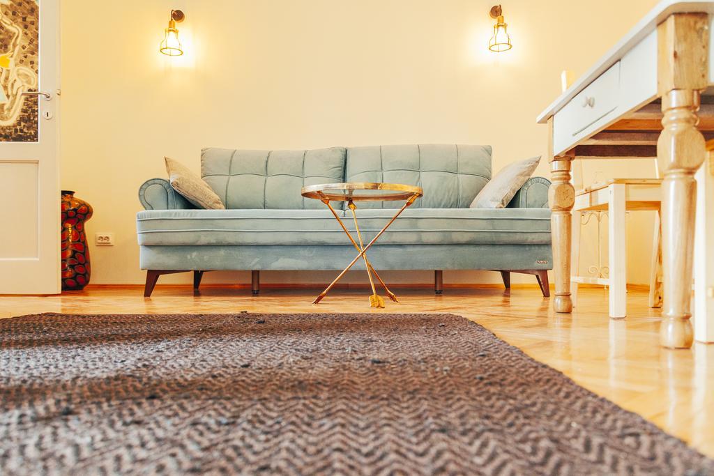 Artsy Old Town Apartment Бухарест Экстерьер фото