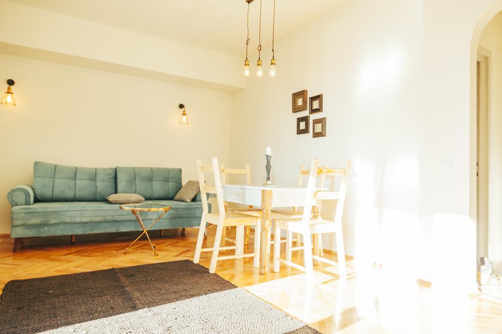 Artsy Old Town Apartment Бухарест Экстерьер фото