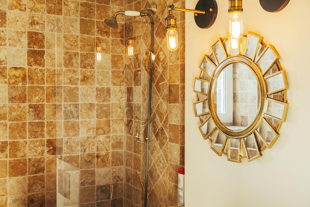 Artsy Old Town Apartment Бухарест Экстерьер фото