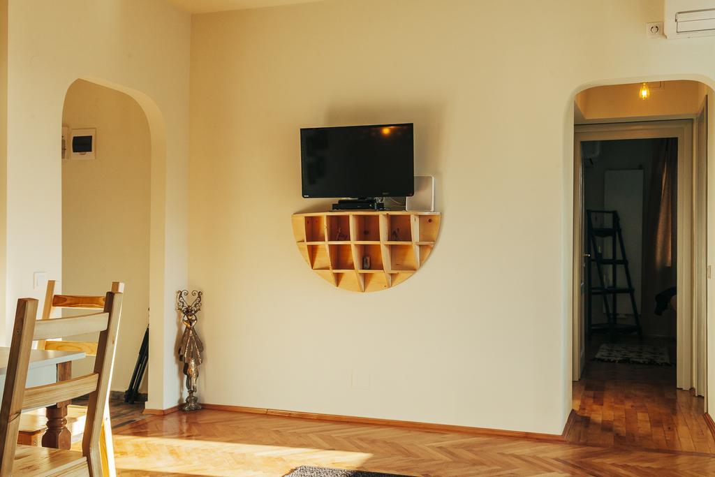 Artsy Old Town Apartment Бухарест Экстерьер фото