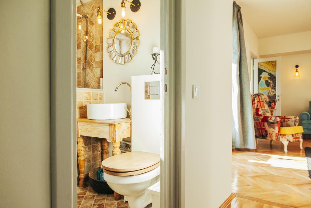 Artsy Old Town Apartment Бухарест Экстерьер фото