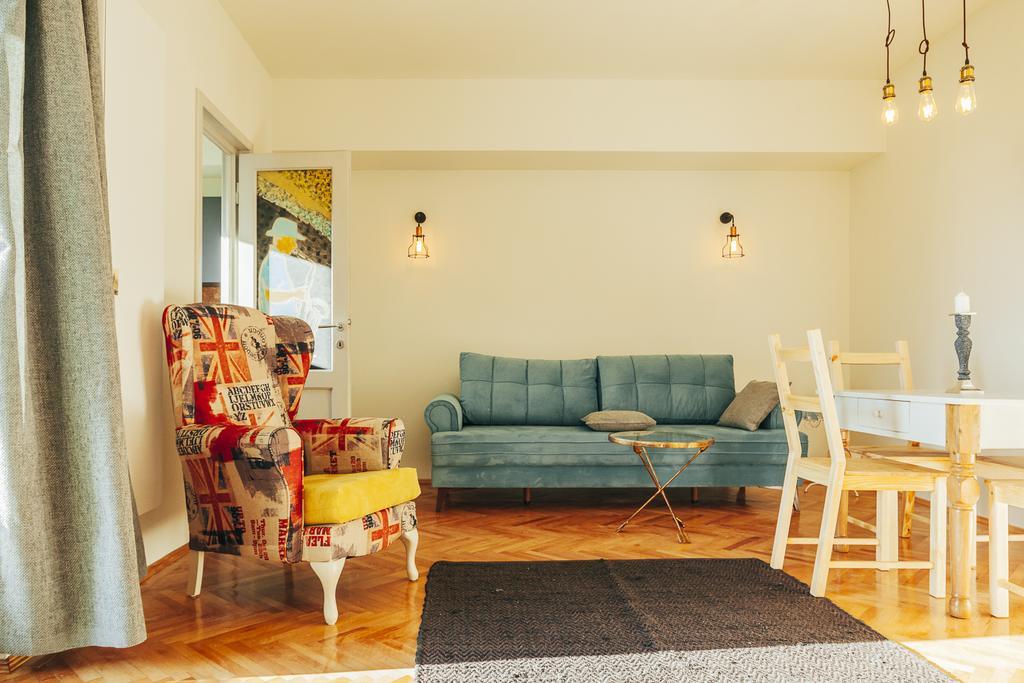Artsy Old Town Apartment Бухарест Экстерьер фото