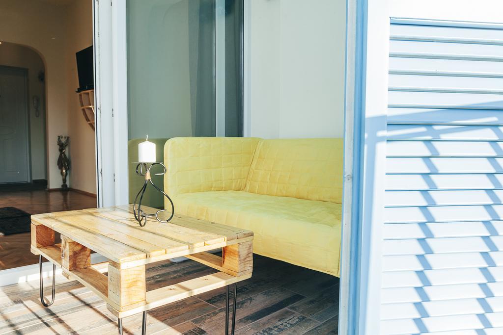 Artsy Old Town Apartment Бухарест Экстерьер фото